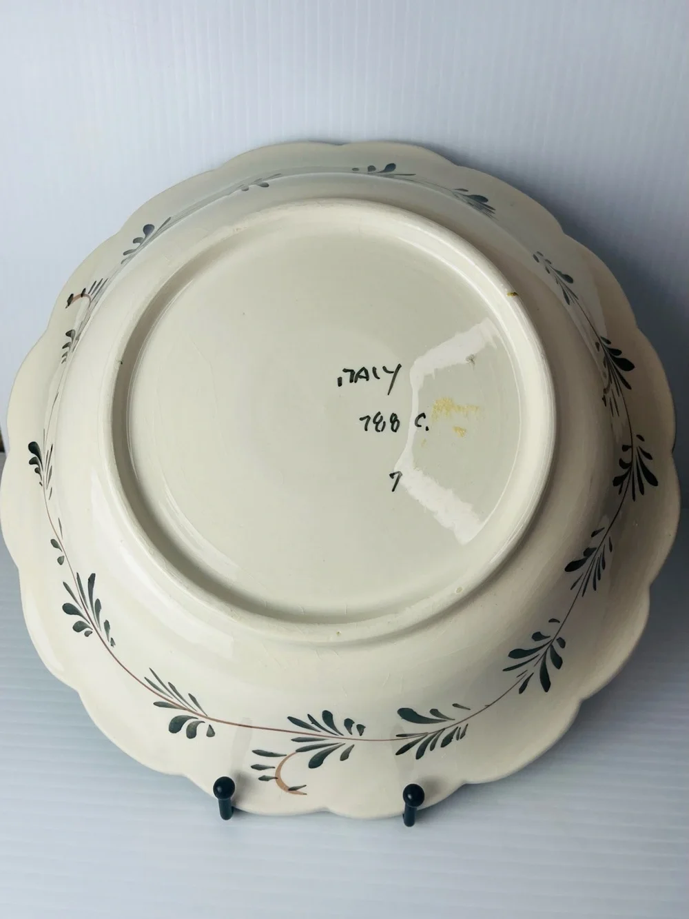Nove Rose Hand Painted Italian Majolica Serving Bowl 11.5”